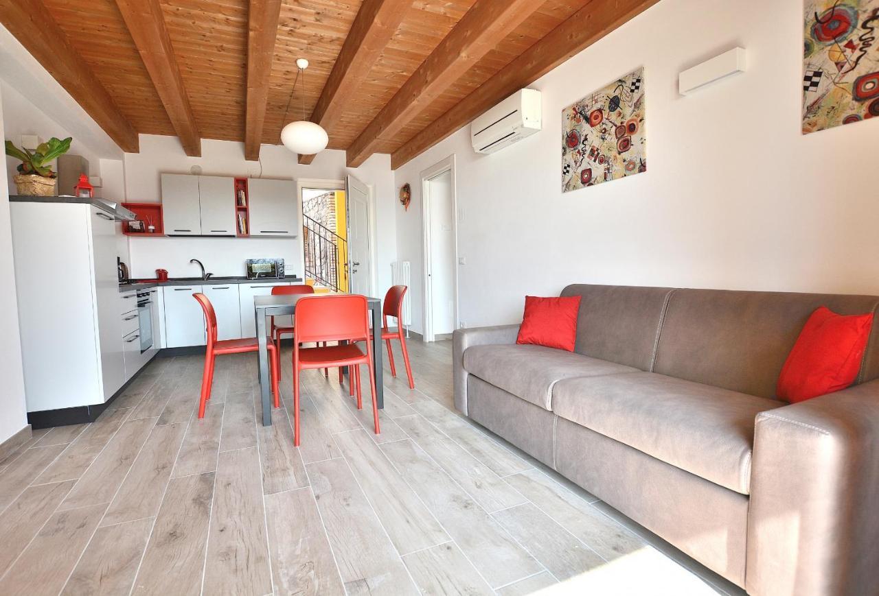 Red Apartment in Marciaga di Costermano Esterno foto